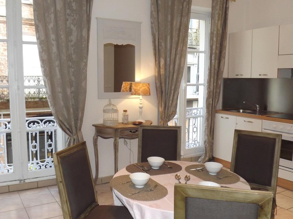 Le Logis De La Cathedrale Apartment Albi Ruang foto